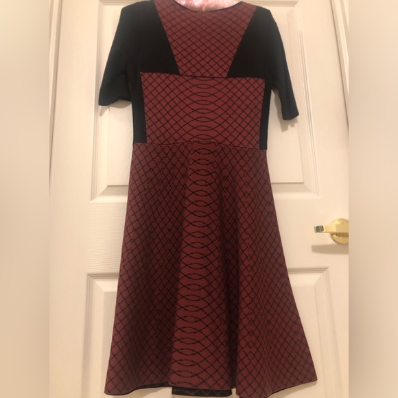 Black & Burgundy A-Line Short Sleeve Sweater Dress with Geometric Print (New!) - Picture 3 of 7